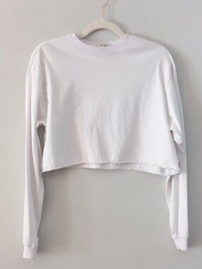 THE BASE - THE LATEST SCOOP white long sleeve cropped top